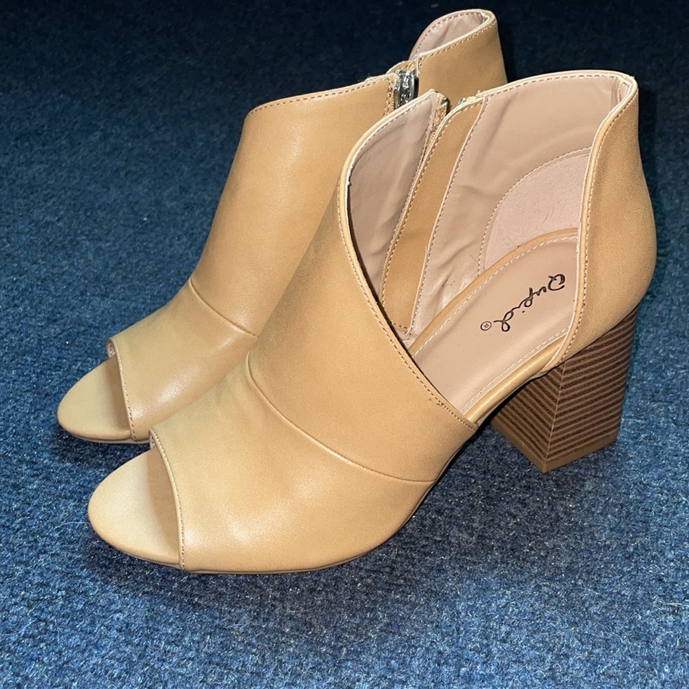 Heels - Picture 2 of 5
